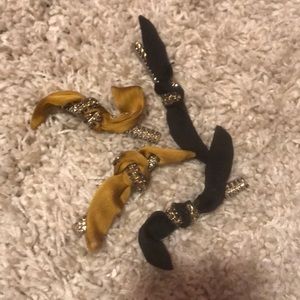 Two sets of hair clips!